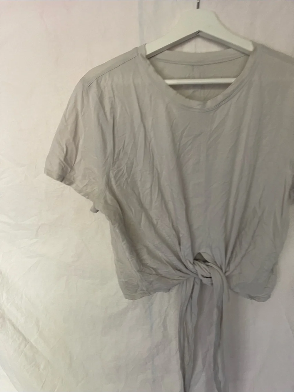 Lululemon Light Gray Tie-Front Short Sleeve Crop Top Tee Size M activewear yoga